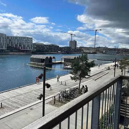 Entire At The Harbour Front *